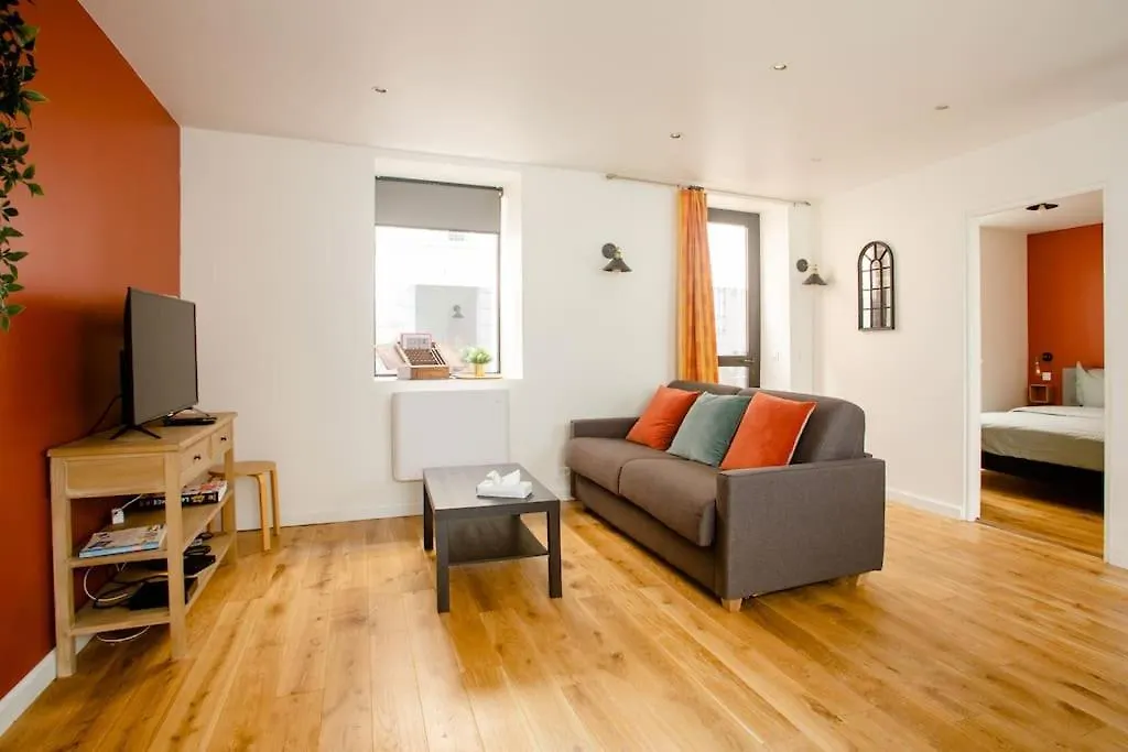 Quiet Apartment, Lively Area,Next To Eiffel Tower. Parigi Francia