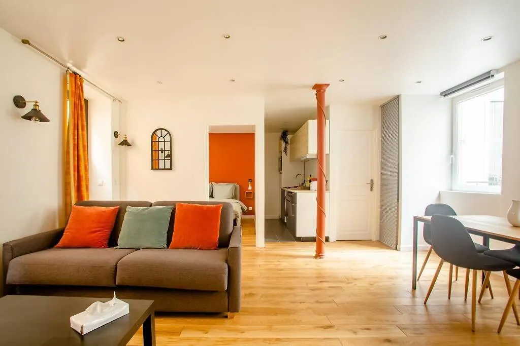 Quiet Apartment, Lively Area,Next To Eiffel Tower. Parigi 0*,  Francia