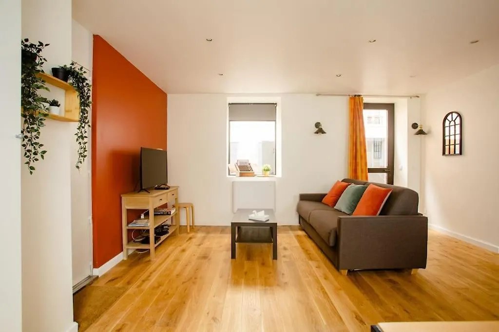 Quiet Apartment, Lively Area,Next To Eiffel Tower. Paříž