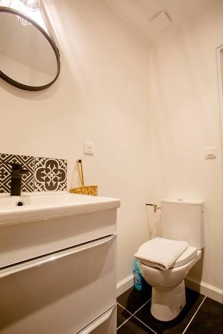 Quiet Apartment, Lively Area,Next To Eiffel Tower. Paříž